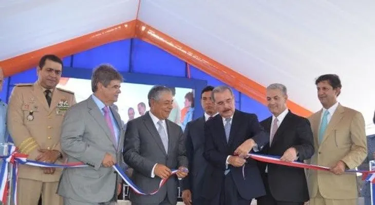 Presidente inaugura desnivel de la 27 de Febrero con Privada