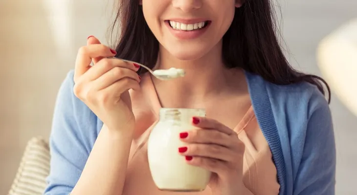 Descubren un extraño beneficio del yogurt para la salud mental