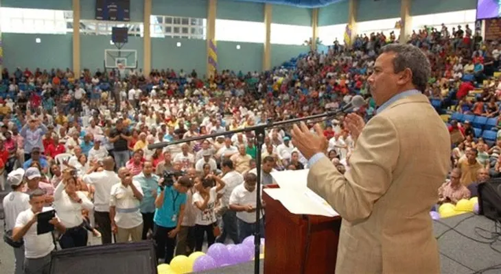 Radhamés Segura lanza precandidatura presidencial