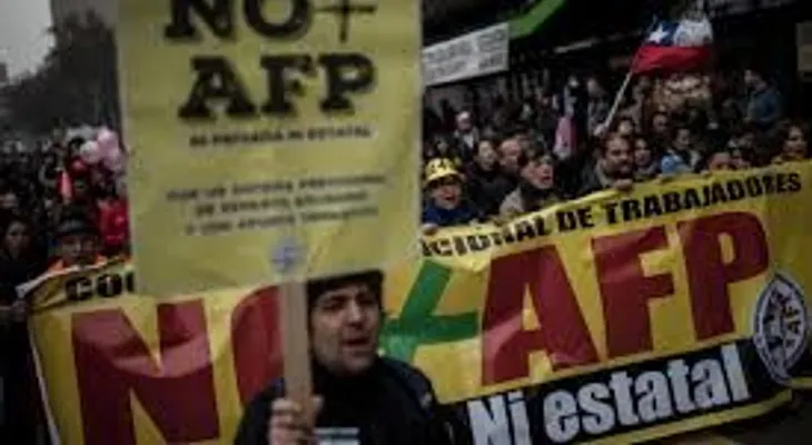 ¿Qué son las AFP y por qué las quieren cambiar en Chile?