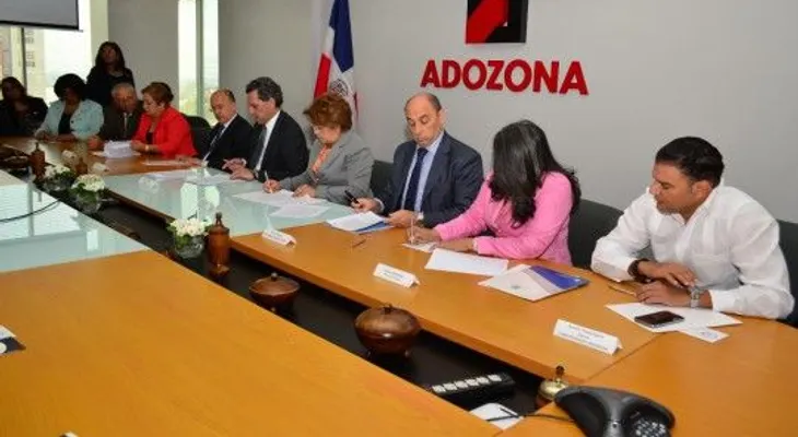Acuerdan fortalecer modelo prevención violencia de género aplicado en zonas francas 