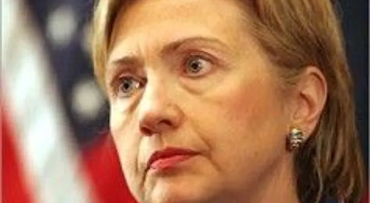 WikiLeaks dice tener más de mil correos de Hillary Clinton y publica algunos