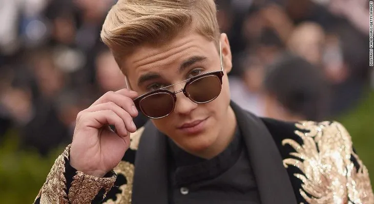 Acusan a Justin Bieber de golpear a un fanático en Barcelona