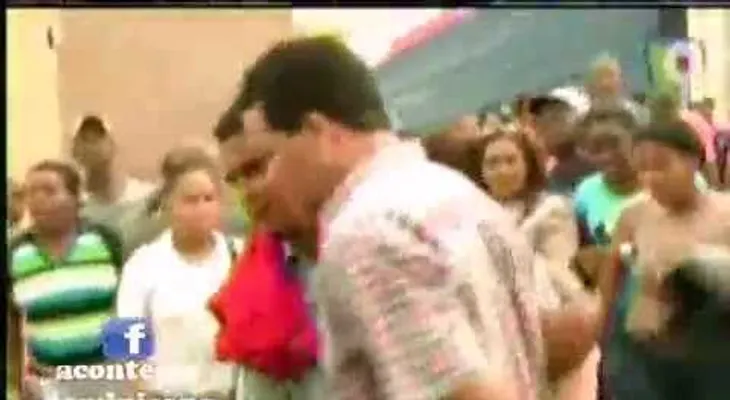 Atrapan ladrón y lo golpean mientras Danilo Medina inauguraba escuela (VIDEO)