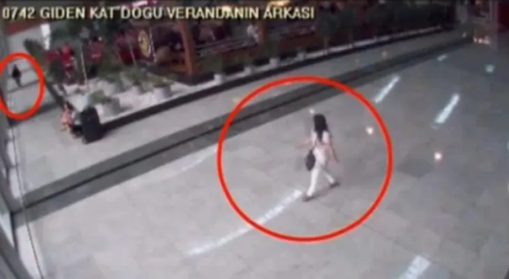 Video: joven intenta vender su bebé en baño aeropuerto