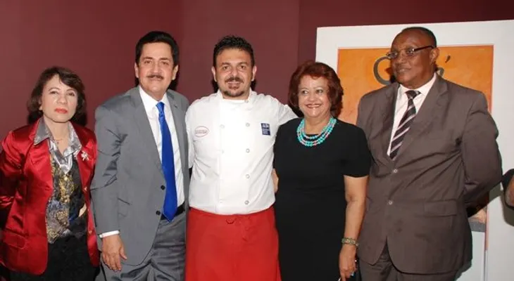 Ágora Mall realizó su Café Literario  con Tony Raful