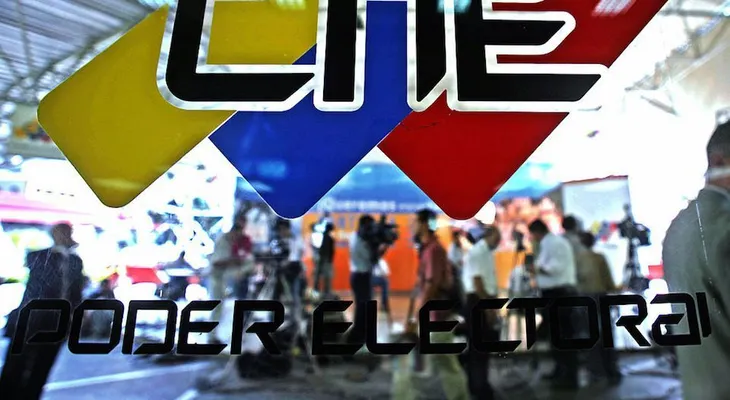 CNE anuncia fechas de recolección de 20% firmas para el revocatorio