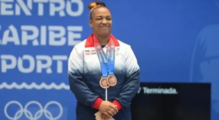 Pesista dominicana Daiana Serrano conquista dos bronces en Centroamericanos Santo Domingo 2026