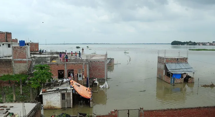 Al menos 53 muertos y millones de afectados por inundaciones en la India