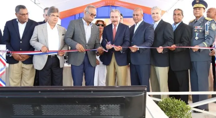 Danilo Medina inaugura ellevado de Piedra Blanca