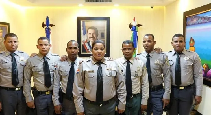 Una mujer y sus seis hijos son agentes policiales en República Dominicana
