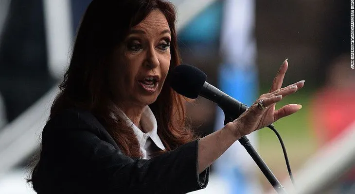 Allanan 3 apartamentos de expresidenta Cristina Fernández en investigación de enriquecimiento explícito