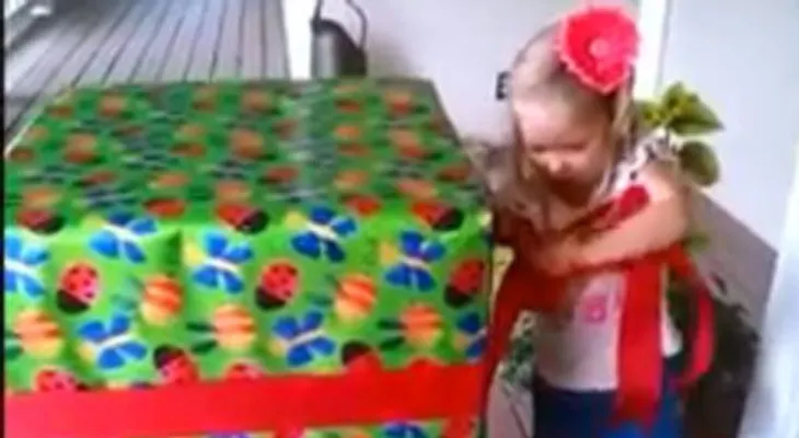 El mejor regalo de cumpleaños: una niña recibe una gran sorpresa