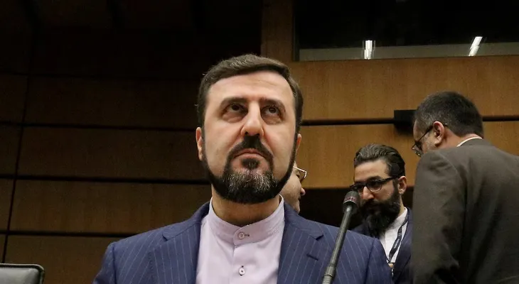 Irán advierte que atacará intereses de EE.UU. si Trump mantiene las sanciones económicas
