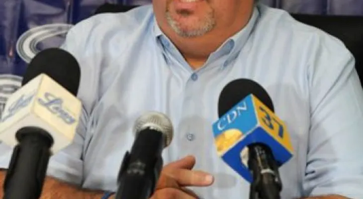 Licey bota 14 peloteros