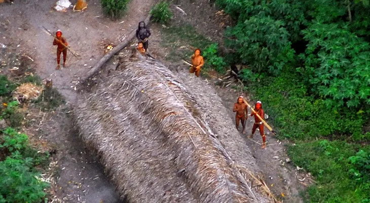 Masacraron a diez miembros de una tribu ancestral y absolutamente aislada del Amazonas