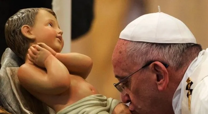 Papa Francisco reza por la paz mundial