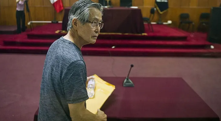 Trasladan de emergencia a una clínica al expresidente de Perú Alberto Fujimori