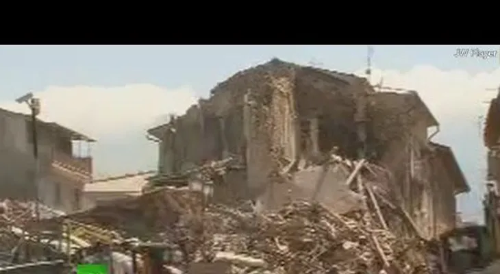 "La mitad del pueblo de Italia desapareció": Decenas de muertos (VIDEO)