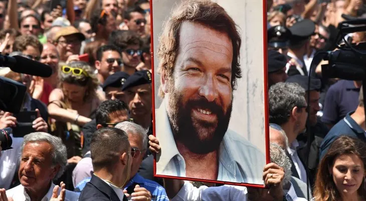 Roma da su último adiós a Bud Spencer entre aplausos, sonrisas y música
