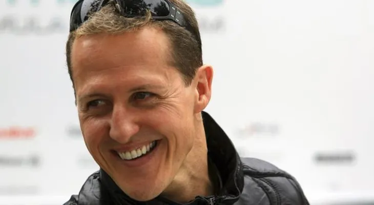 Michael Schumacher presenta mejoría,  dice mánager