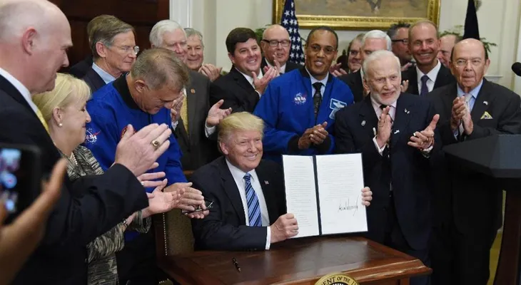 Donald Trump: EEUU establecerá "una base" en la Luna para llegar a Marte