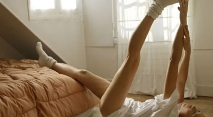 Ejercicios sencillos que puedes hacer sin salir de la cama? ¡Tu figura lo agradecerá!