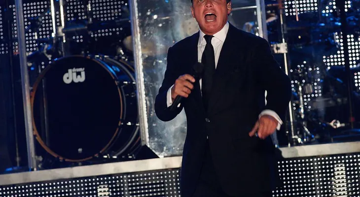Cantante Luis Miguel detenido en corte de Los Ángeles