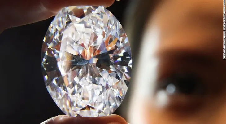 Científicos crean material más duro y brillante que diamantes con propiedades únicas