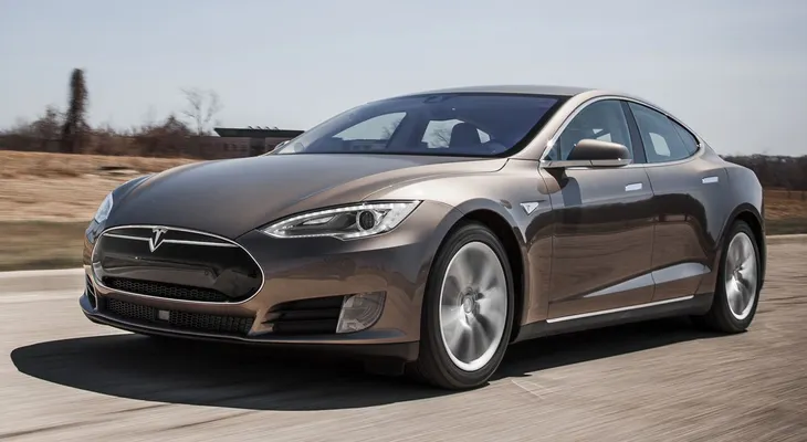 Tesla vs. Google: una guerra por los autos del futuro