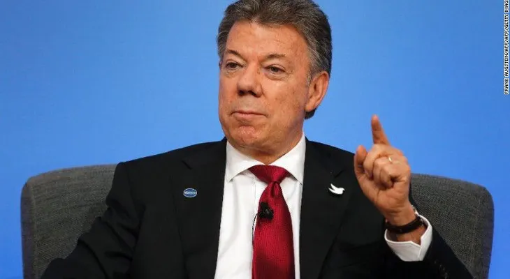 Santos explica por qué afirmó que sino se aprueba el plebiscito habrá guerra