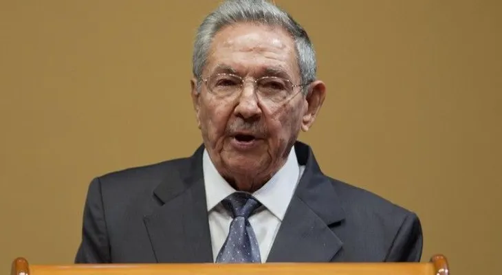  Raúl Castro reta a que le presenten lista de presos políticos para liberarlos