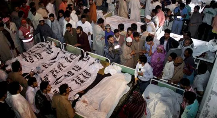 54 mueren por bomba en Pakistán 