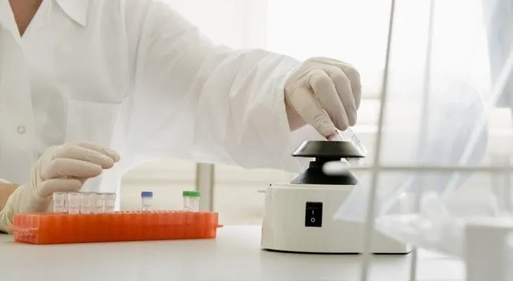 Realizarán pruebas ADN para comprobar si médico de fertilidad concibió 47 hijos