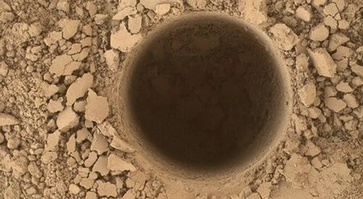 Los astrónomos resuelven el enigma de cuando algo cae en un agujero negro