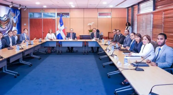 Valdez Albizu expone a representantes de Bank of America aspectos claves que incentivan las inversiones en RD
