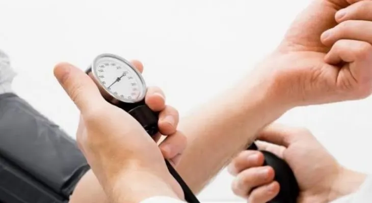 Control de la presión arterial podría salvar vidas
