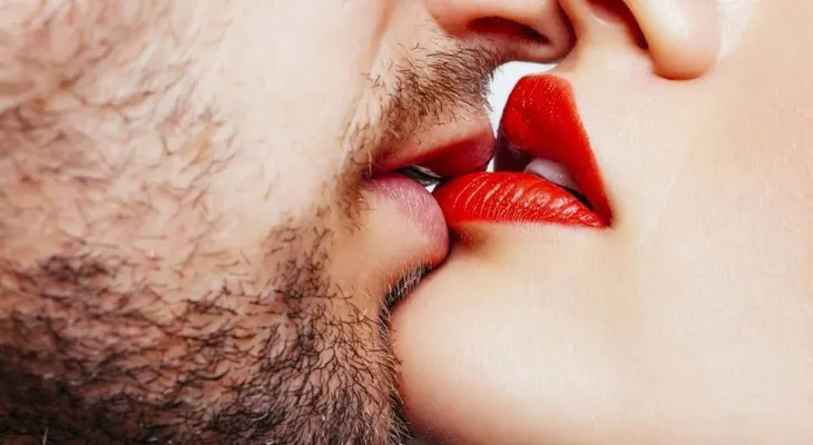 7 tipos de besos que es mejor evitar para no pasar un mal momento