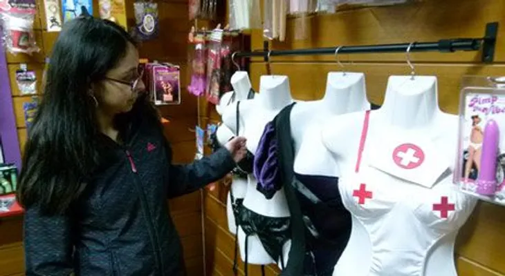 Encuentran dueño de SexShop muerto dentro de su tienda