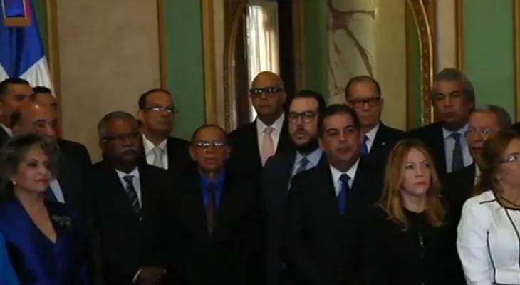 Presidente Medina juramenta a 44 nuevos funcionarios