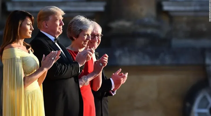 Trump llegó a su primera visita a Gran Bretaña y criticó a Theresa May, el brexit y la inmigración