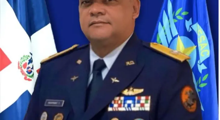 Abinader designa nuevos comandantes generales en el Ejército y Fuerza Aérea