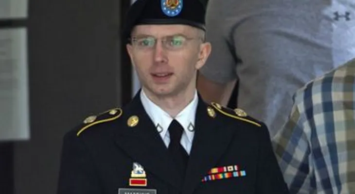 Madre de Manning dice que su hijo es supermán