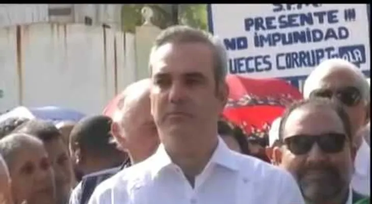 Ex candidatos presidenciales marcharon hacia Cancillería