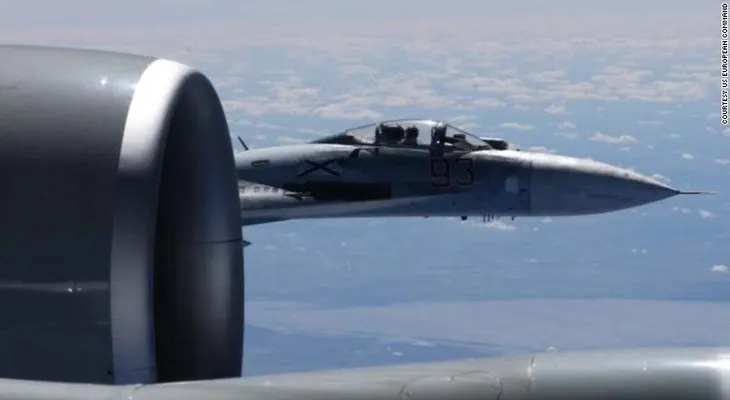 EE.UU. difunde fotos impresionantes de la peligrosa interceptación rusa a uno de sus aviones