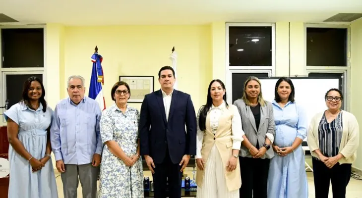 Ministerio Salud realiza panel para sensibilizar sobre personas como problema de salud pública