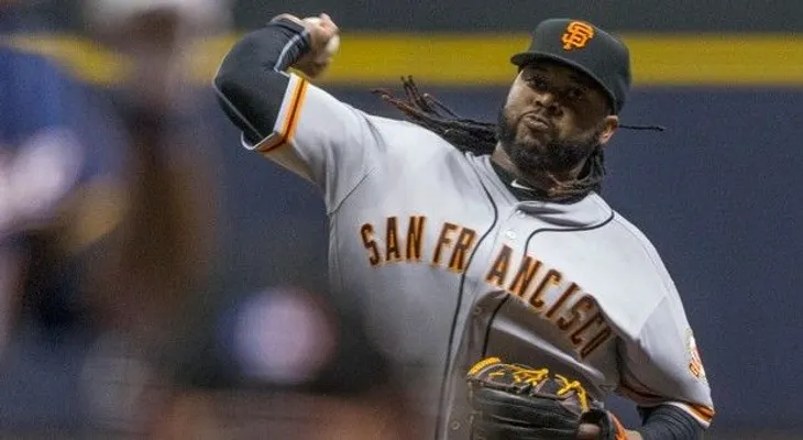 Cueto domina en debut; Casilla salva y Bautista da triple