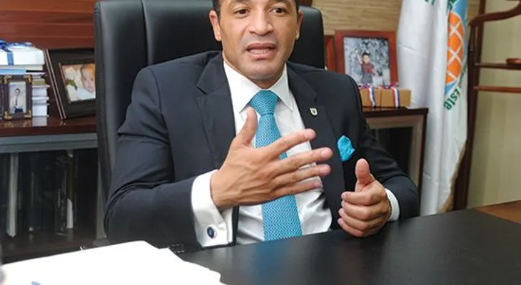 Alcalde de SDE pide a Danilo Medina no distraerse con tema reeleccionista  
