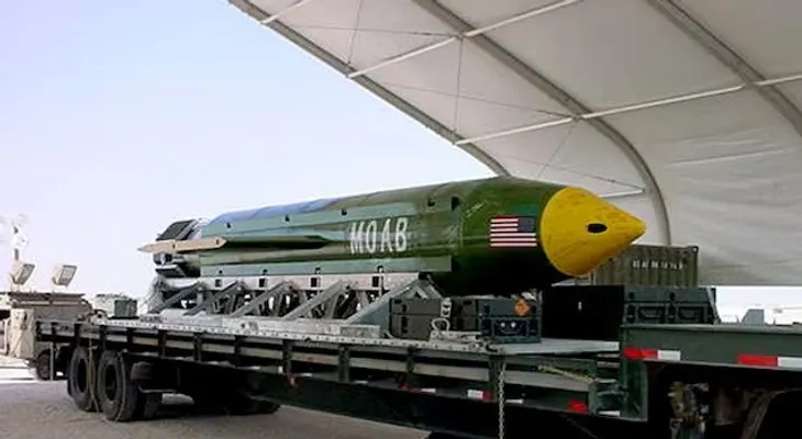 Trump dice que EE. UU. evalúa usar la MOAB contra Irán y afirma que la guerra "terminará pronto"
