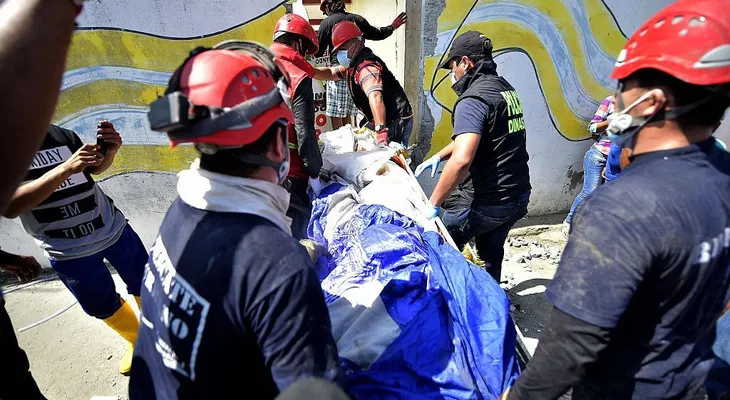 Aumenta a 480 el número de muertos en Ecuador tras el terremoto